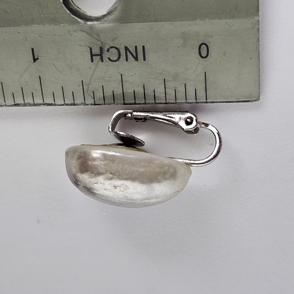 Vintage Kenneth Lane Faux Pearl Clip On Earrings Signed Circa 1990s - Picture 7 of 7